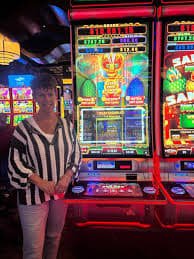Filipino player in Quezon City accessing ph22 casino on mobile browser